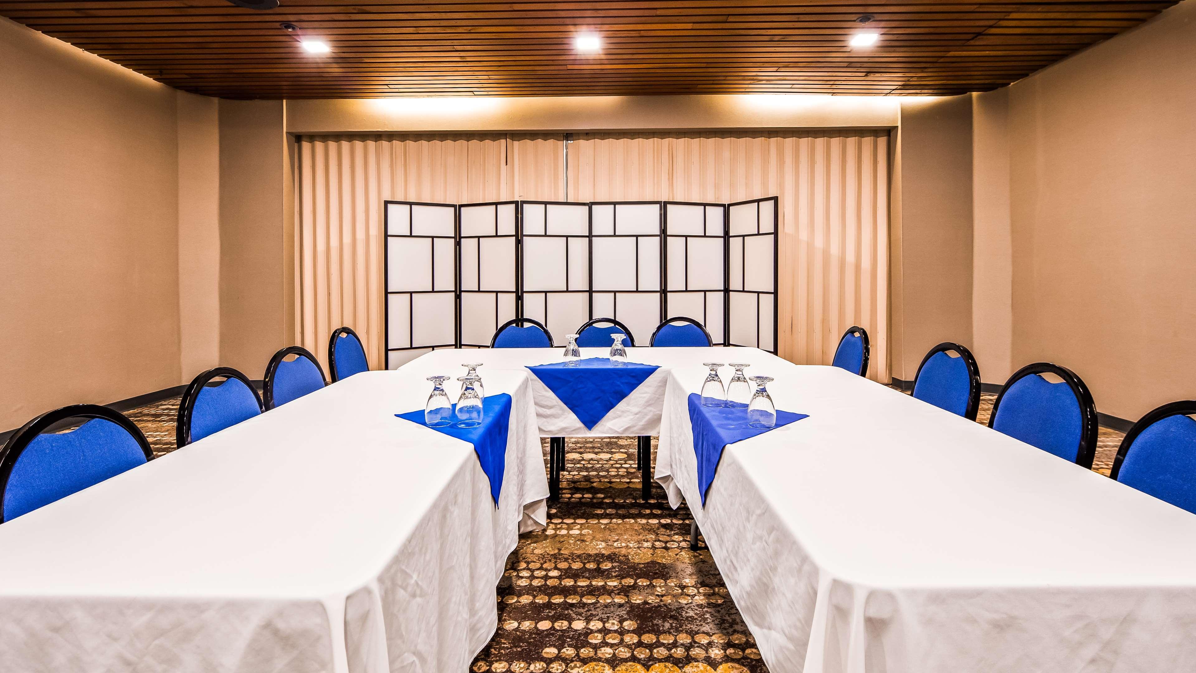 Best Western Cedar Park Inn Эдмонтон Экстерьер фото