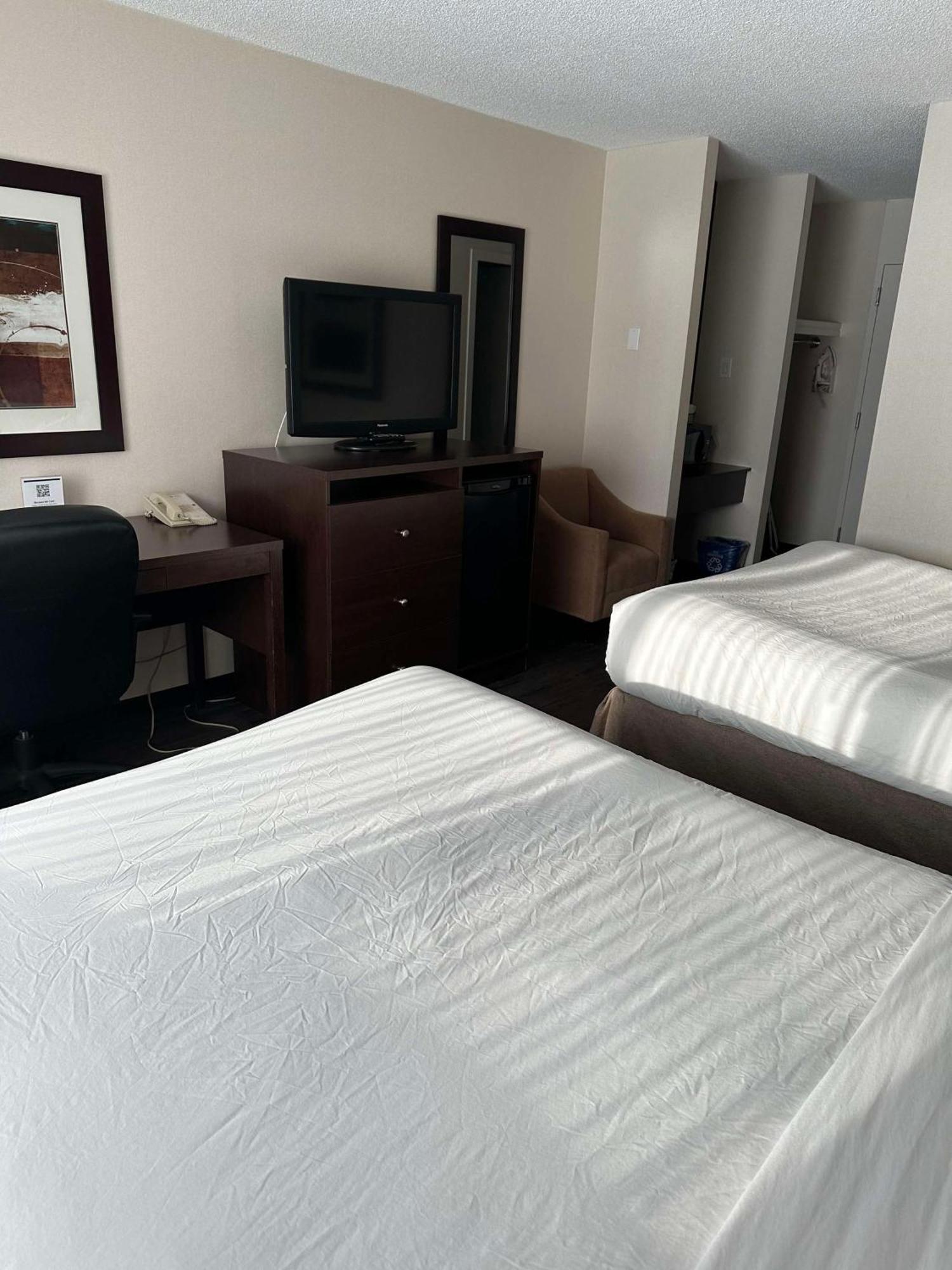 Best Western Cedar Park Inn Эдмонтон Экстерьер фото